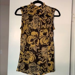 Light Pattern Ruffle Top